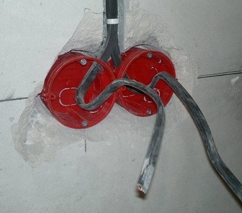Установка подрозетника в бетонной стене